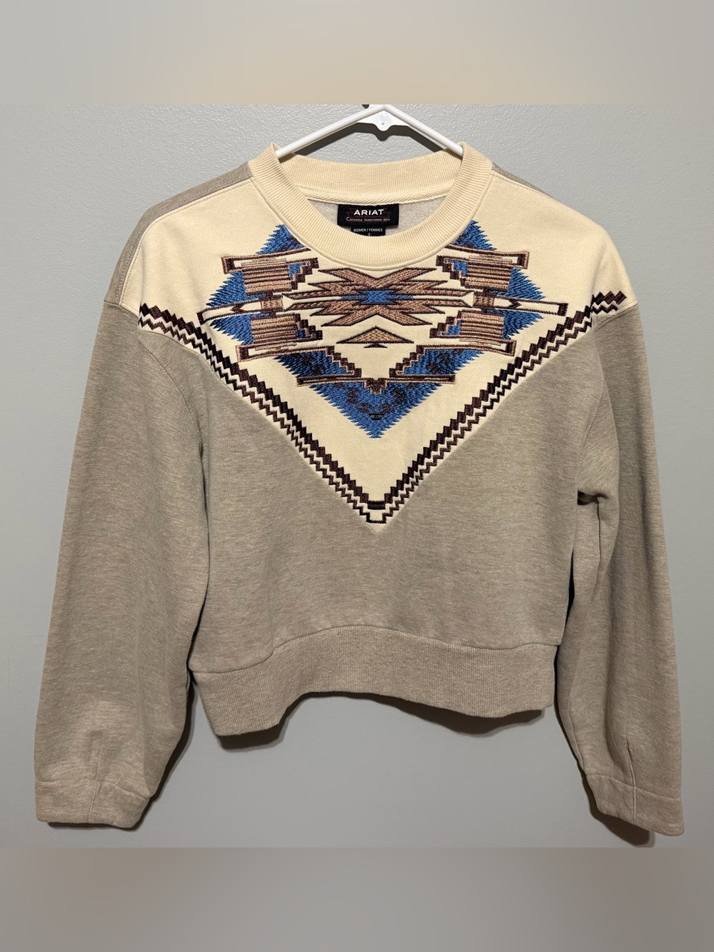 Ariat Chimayo Collection Aztec Embroidered Cropped Sweatshirt M